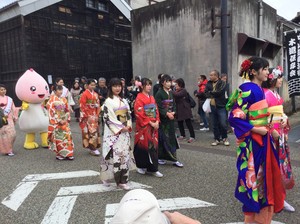 中山道鵜沼宿春まつり　きもの行列