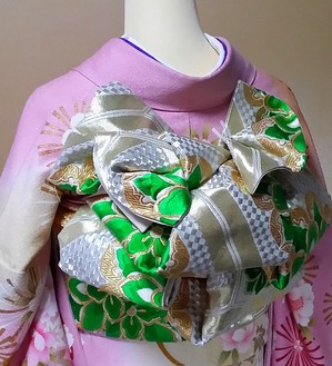 着物や帯の柄は本当に美しいです♪