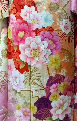 着物や帯の柄は本当に美しいです♪